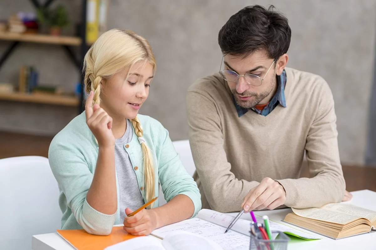 Не до пятерки. Психолог назвала фразы родителей, отбивающие желание учиться